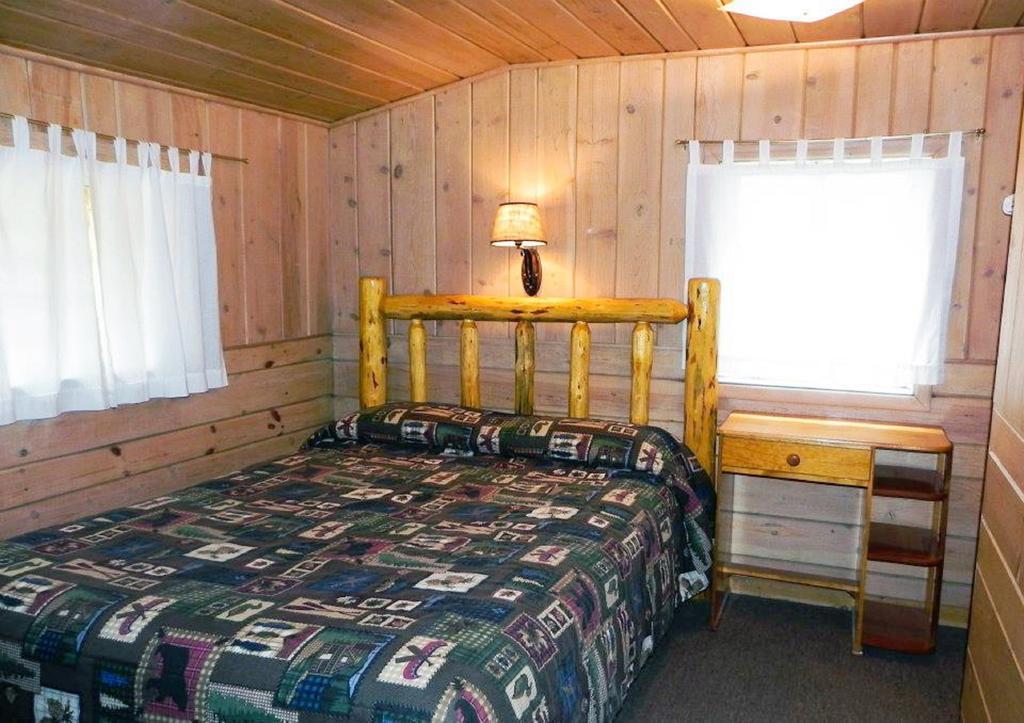 Sleepy Hollow Lodge West Yellowstone Room photo