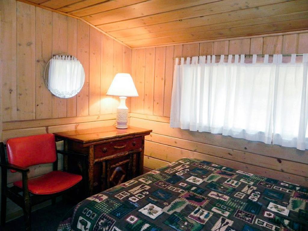 Sleepy Hollow Lodge West Yellowstone Room photo