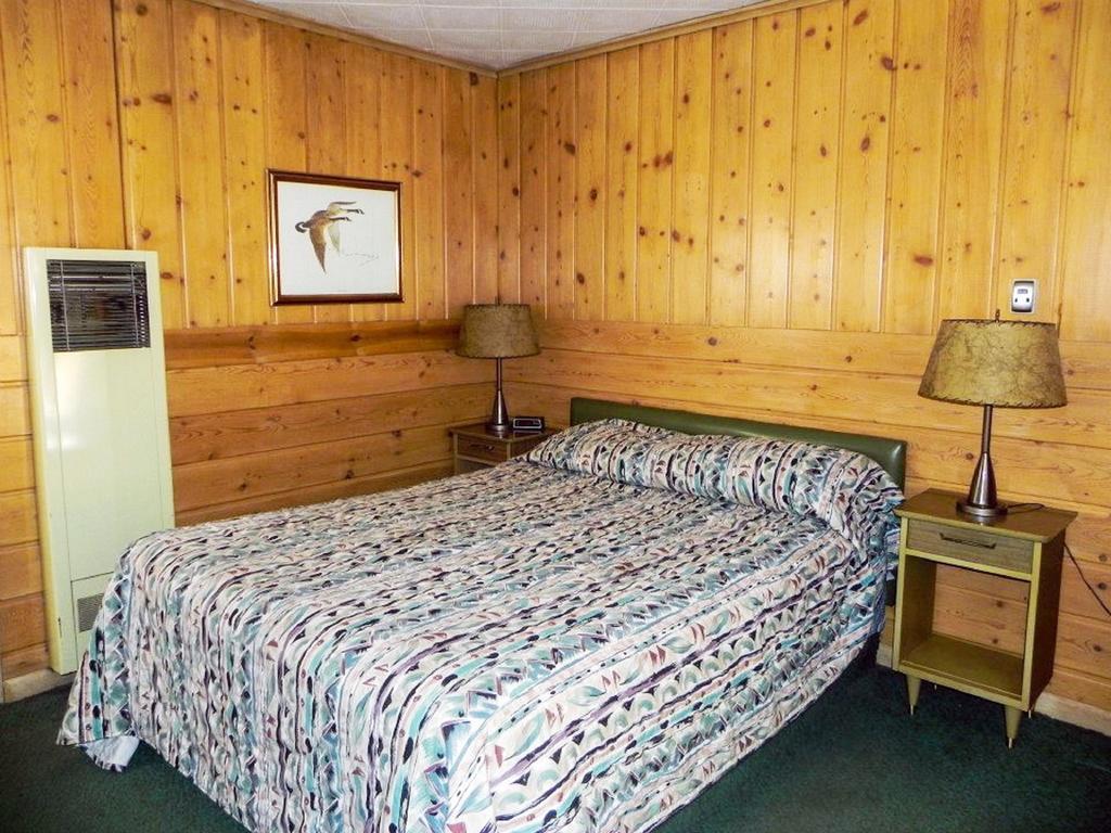 Sleepy Hollow Lodge West Yellowstone Room photo