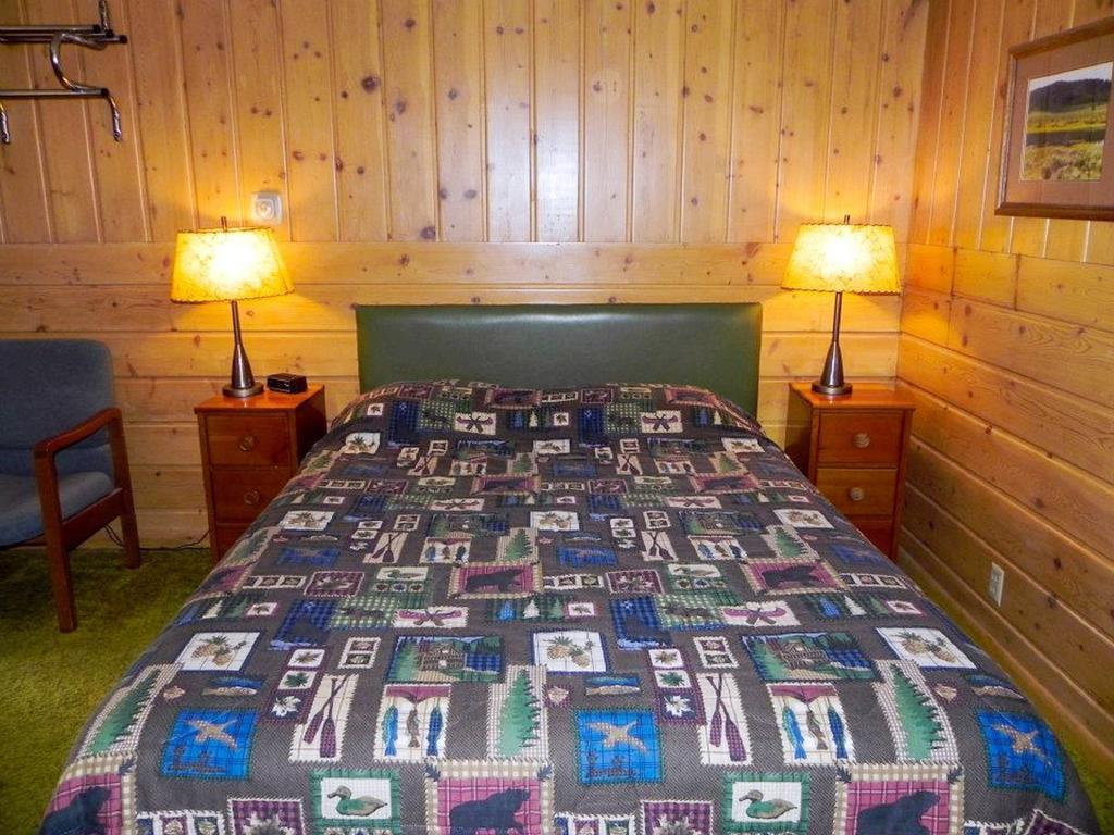 Sleepy Hollow Lodge West Yellowstone Room photo