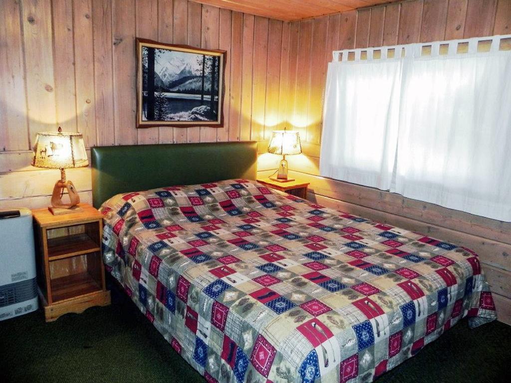 Sleepy Hollow Lodge West Yellowstone Room photo
