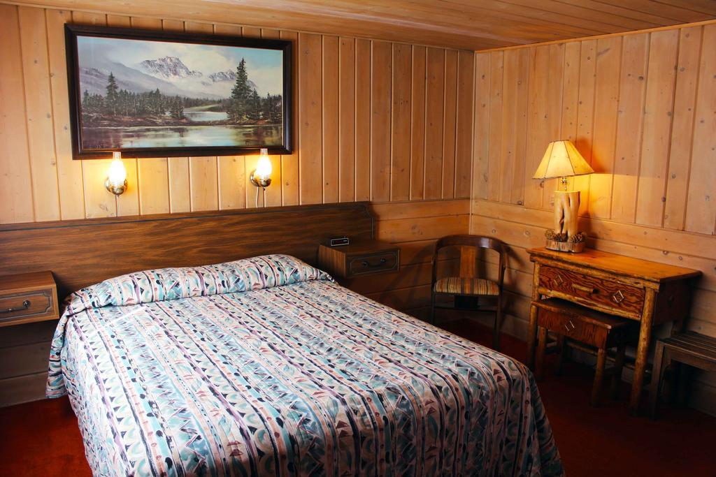 Sleepy Hollow Lodge West Yellowstone Room photo