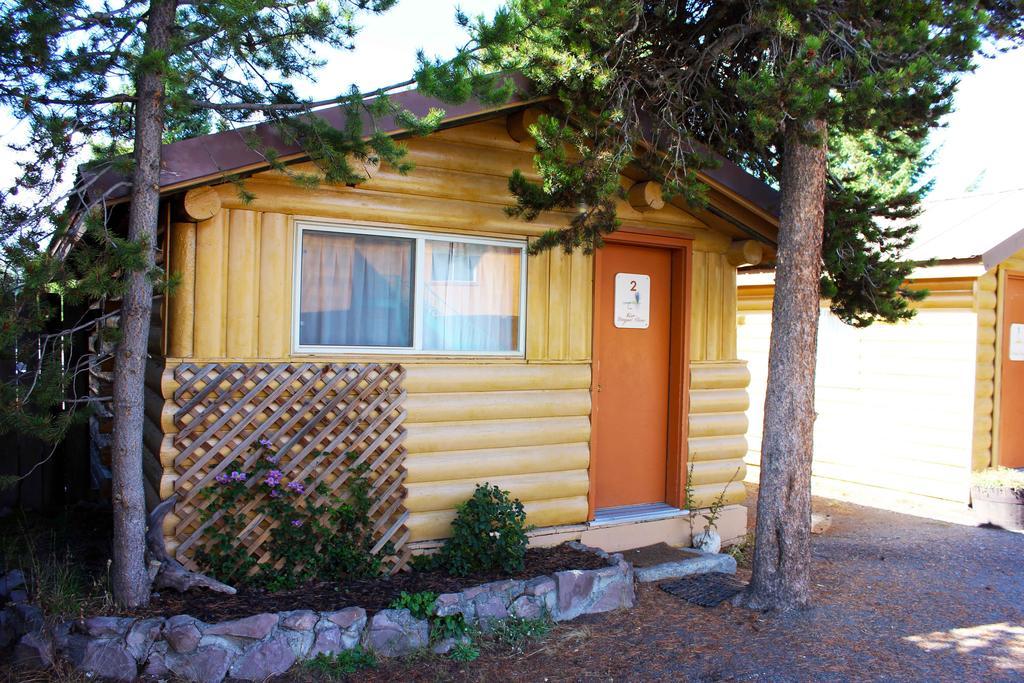 Sleepy Hollow Lodge West Yellowstone Room photo