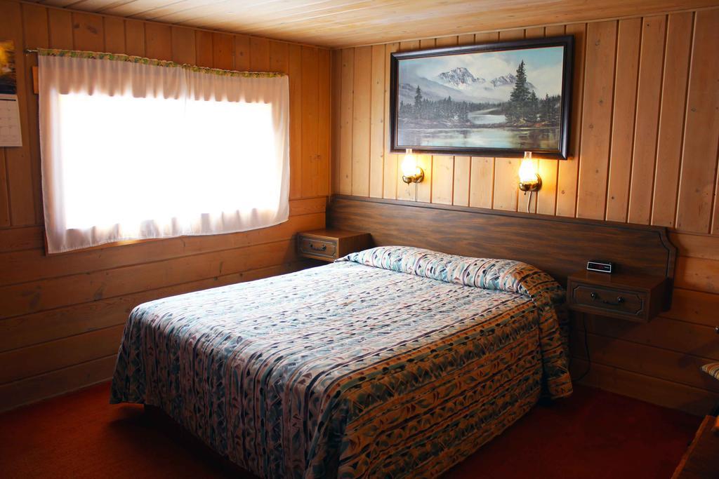 Sleepy Hollow Lodge West Yellowstone Room photo