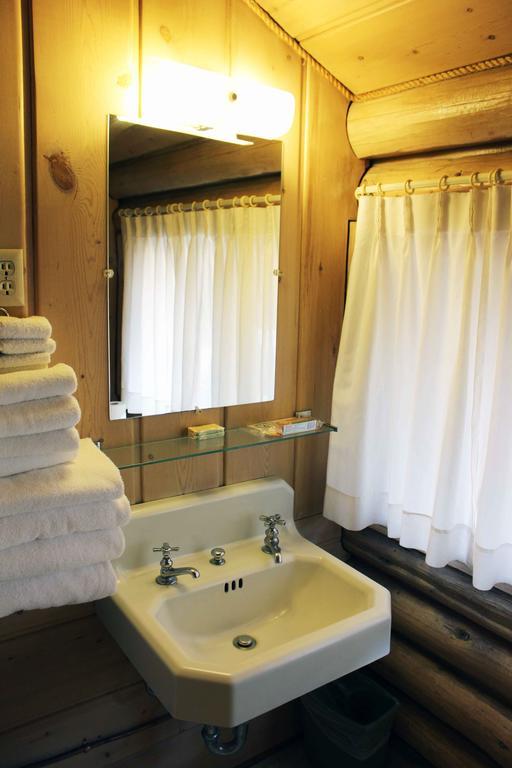 Sleepy Hollow Lodge West Yellowstone Room photo