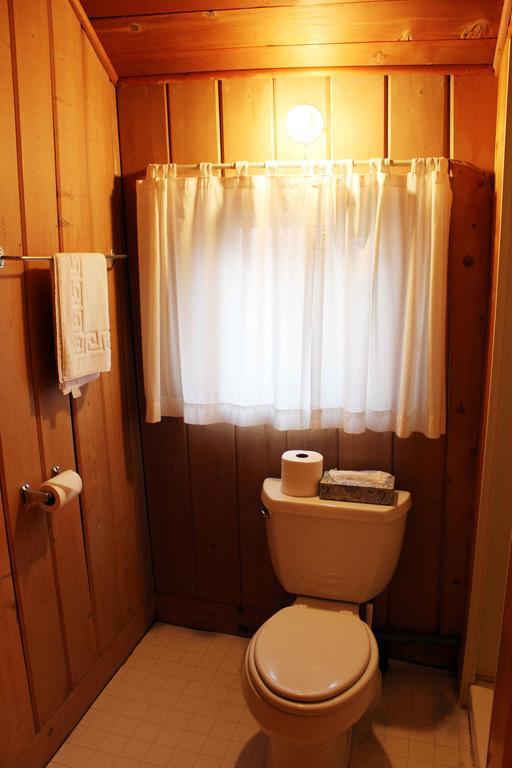 Sleepy Hollow Lodge West Yellowstone Room photo